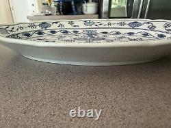 Pair Vtg ZWIEBELMUSTER Czekoslovakia Blue Onion Oval Serving Platters Scalloped