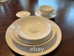 Service for 8 withcompleter set Golden Rhapsody China 1961